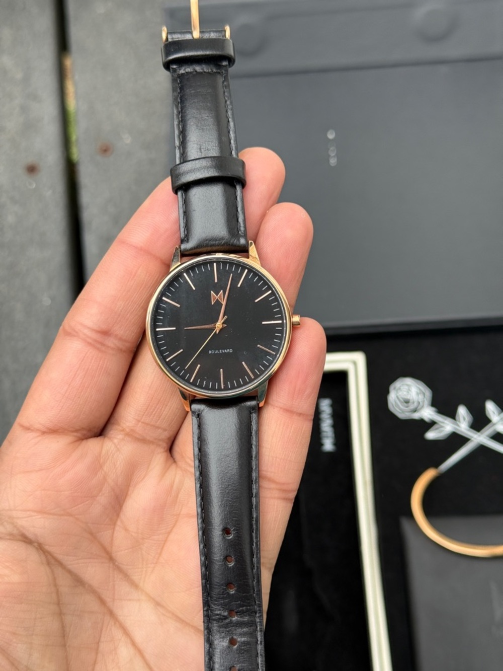 MVMT Boulevard Santa Monica unisex  Watch Rose Gold Tone gift set with bracelet